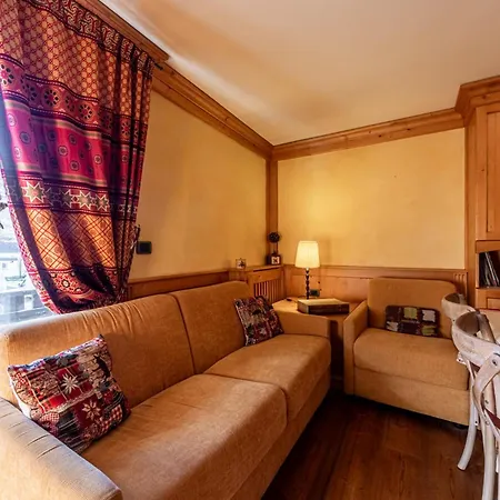 Cervinia Mountain Bliss - Front Of Lift アパート