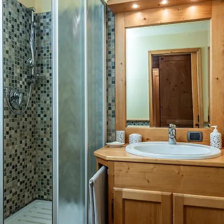 Cervinia Mountain Bliss - Front Of Lift アパート