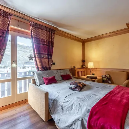 Cervinia Mountain Bliss - Front Of Lift アパート